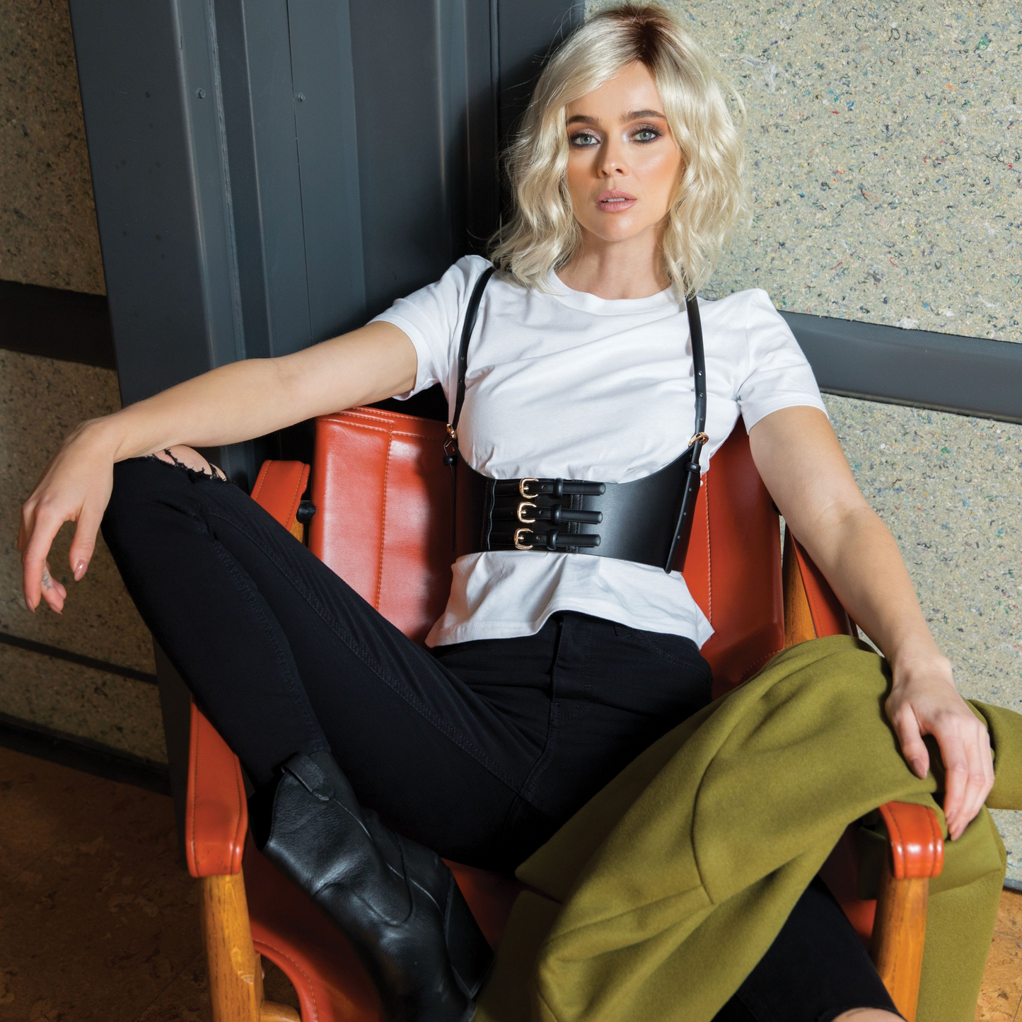 Evanna shown in Champagne-R