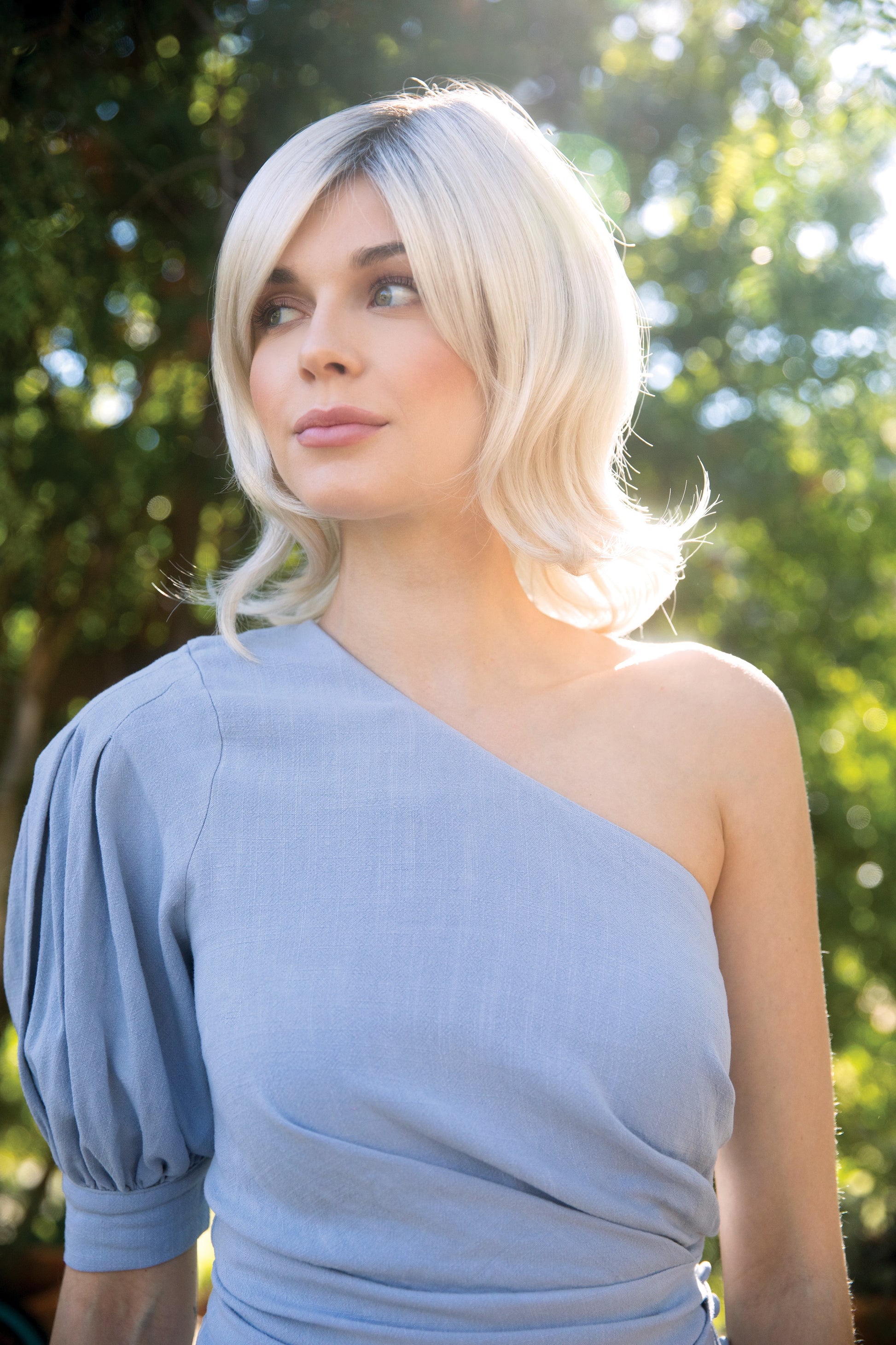 Levy shown in Seashell Blond-R