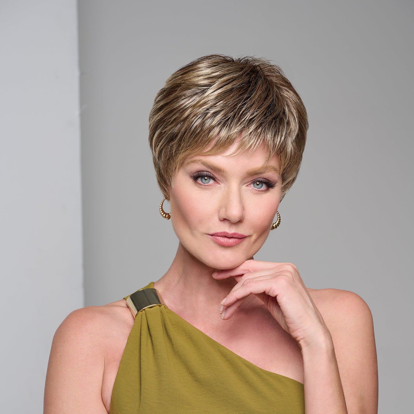 Winner Premium front view shown in R16/22SS