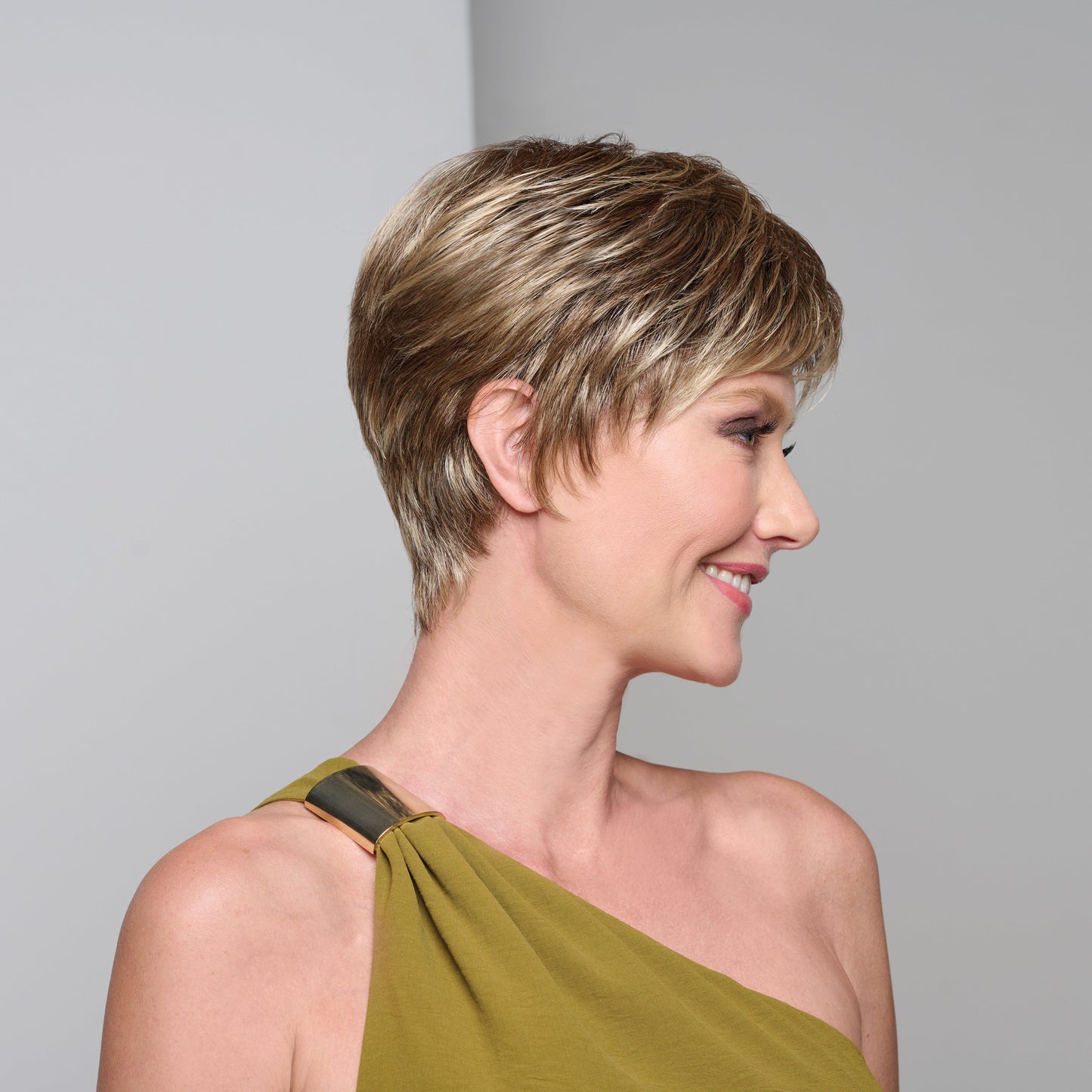 Winner Premium side view shown in R16/22SS