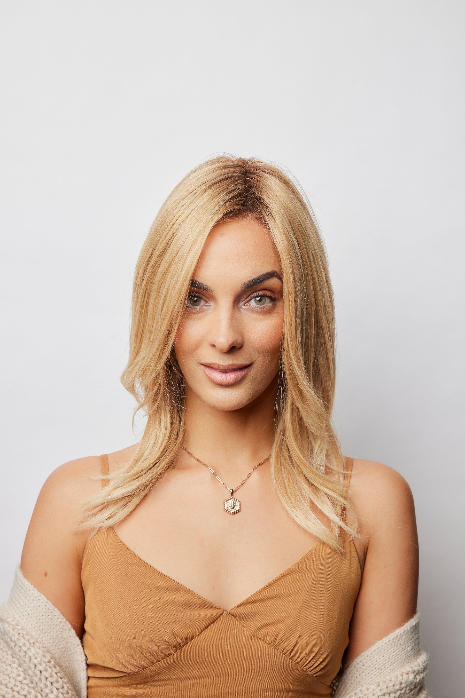 Thea front view shown in Moonlight Blond R