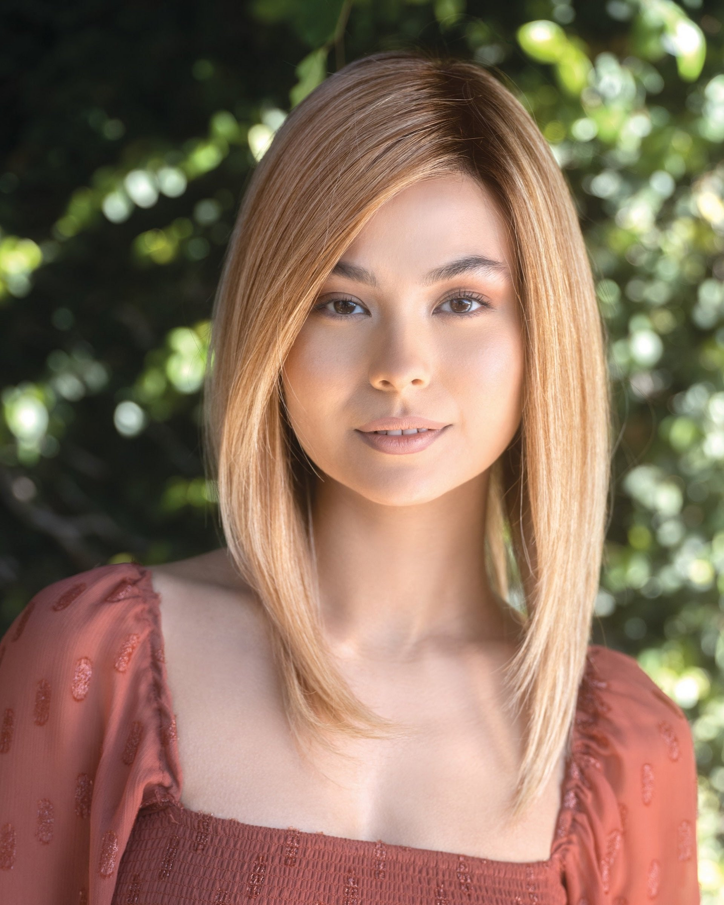 Thea shown in  Hazelnut Cream R