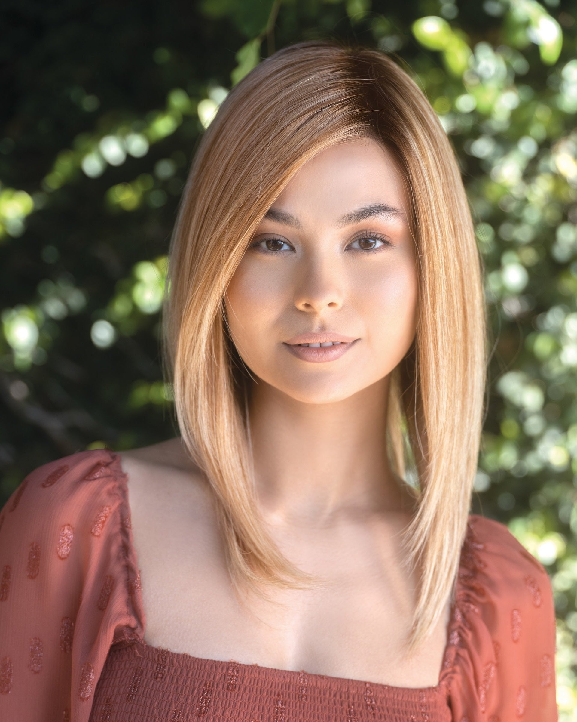 Thea shown in  Hazelnut Cream R